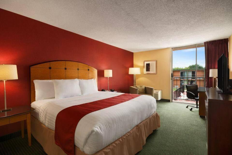 Baymont By Wyndham Salem Roanoke Area Hotel Bagian luar foto