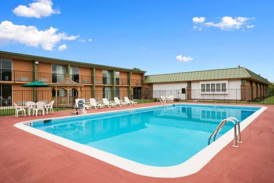 Baymont By Wyndham Salem Roanoke Area Hotel Bagian luar foto